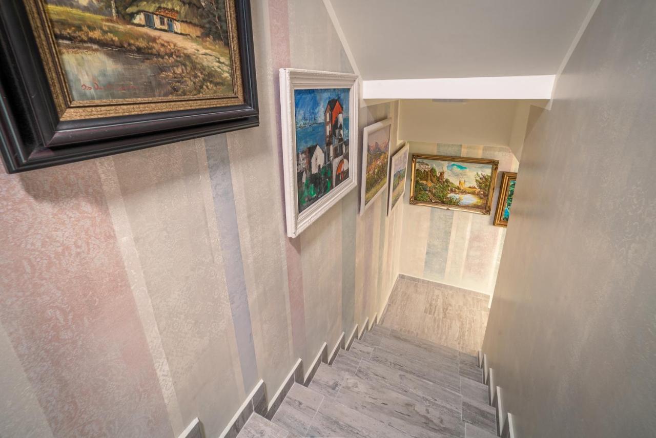 The Gallery Guest House - Garden And Garage فيليكو ترنوفو المظهر الخارجي الصورة